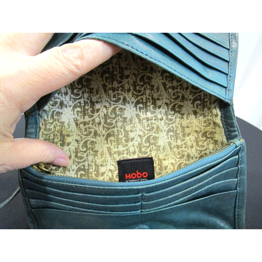 Hobo Distressed Green Leather Whipstitch Bifold Magnetic Clutch Wallet - Picture 8 of 9